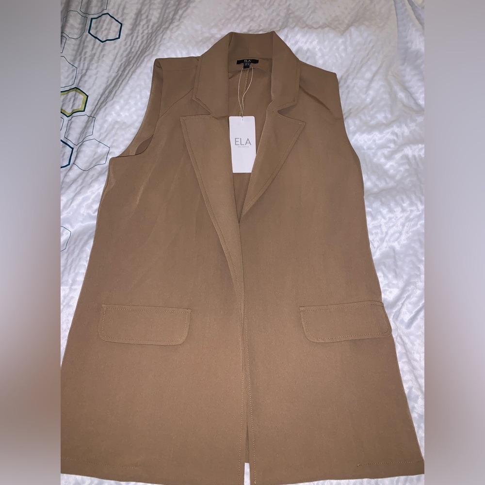 Vest - Picture 2 of 7